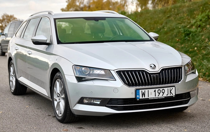 Skoda Superb cena 59900 przebieg: 240800, rok produkcji 2019 z Płock małe 781